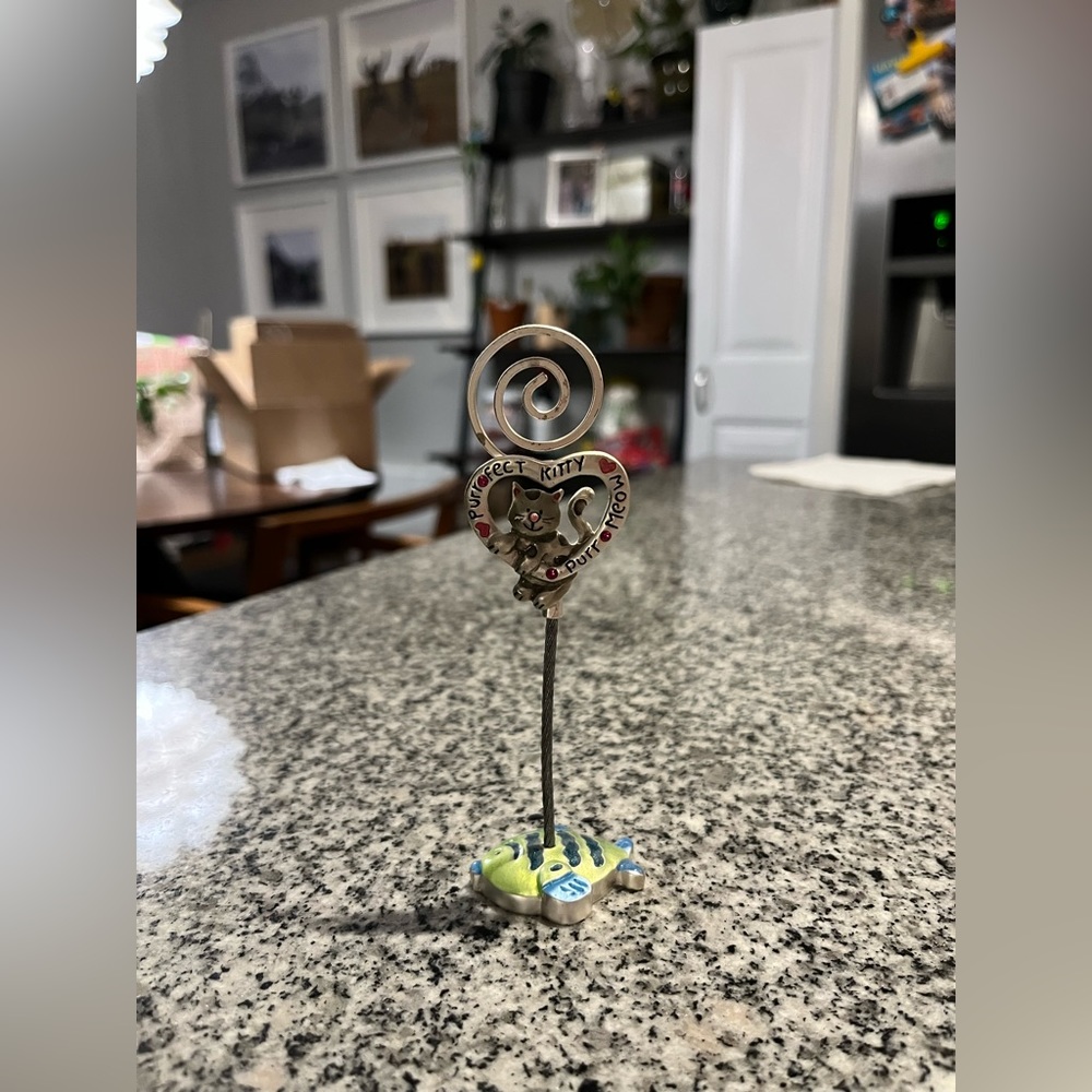 Purrfect Kitty Picture Holder with Fish Base